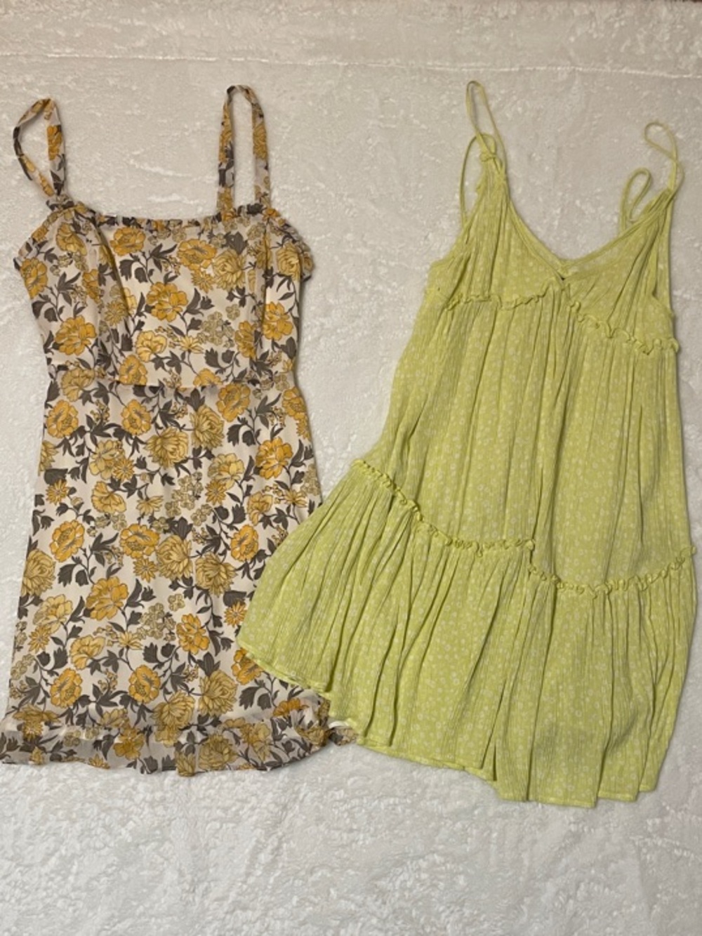 🎉LAST CHANCE 🎉2 mini Dresses Sleeveless